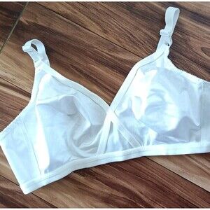 Vintage JC Penney Underscore Wireless Bra Size 42C White Pointed Bullet Cup